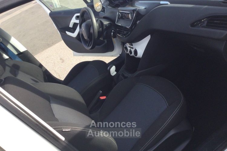 Peugeot 208 1.2 LIKE - <small></small> 8.990 € <small>TTC</small> - #18