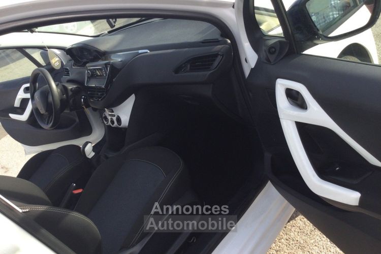 Peugeot 208 1.2 LIKE - <small></small> 8.990 € <small>TTC</small> - #19