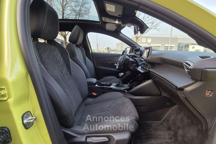 Peugeot 208 1.2 PureTech 100 BVM6 GT - Toit Panoramique - Intérieur Alcantara - Sièges Massant et Chauffant - - <small></small> 23.990 € <small>TTC</small> - #18