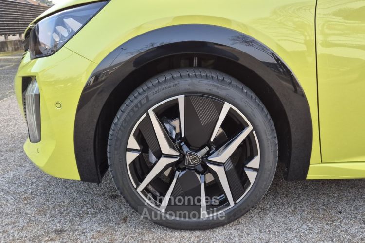 Peugeot 208 1.2 PureTech 100 BVM6 GT - Toit Panoramique - Intérieur Alcantara - Sièges Massant et Chauffant - - <small></small> 23.990 € <small>TTC</small> - #27