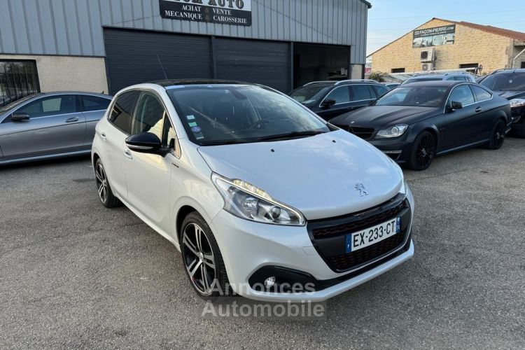 Peugeot 208 1.2 puretech 110 ch gt line -toit pano -camera-xenon- balnc nacrer - <small></small> 8.990 € <small>TTC</small> - #1