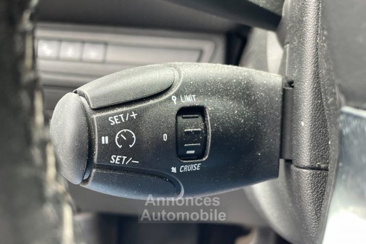 Peugeot 208 1.2 puretech 110ch feline avec toit panoramique camera navigation sieges cuir-alcantara - <small></small> 7.990 € <small>TTC</small> - #16