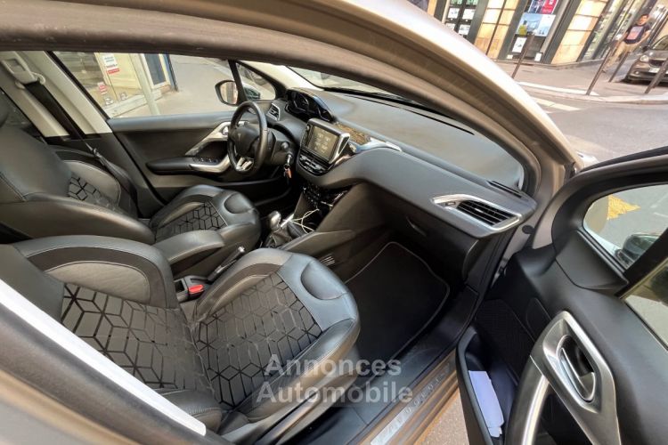 Peugeot 208 1.2 PureTech 110ch SS BVM5 Féline - <small></small> 9.590 € <small>TTC</small> - #23