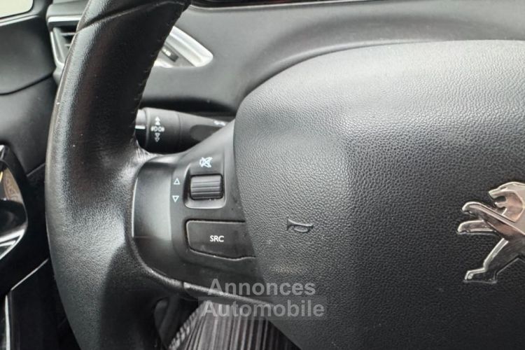 Peugeot 208 1.2 PURETECH 82 STYLE 5P - <small></small> 6.399 € <small>TTC</small> - #17