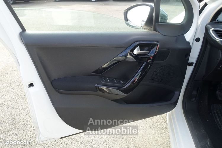 Peugeot 208 1.2 PURETECH 82CH E6.C ALLURE 5P - <small></small> 9.990 € <small>TTC</small> - #8