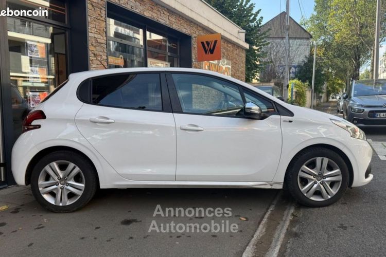 Peugeot 208 1.2 PURETECH 82ch STYLE - <small></small> 6.490 € <small>TTC</small> - #9