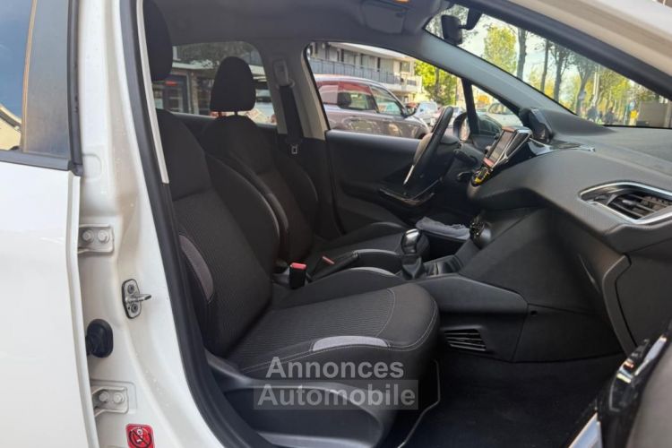 Peugeot 208 1.2 PURETECH 82ch STYLE - <small></small> 6.490 € <small>TTC</small> - #12