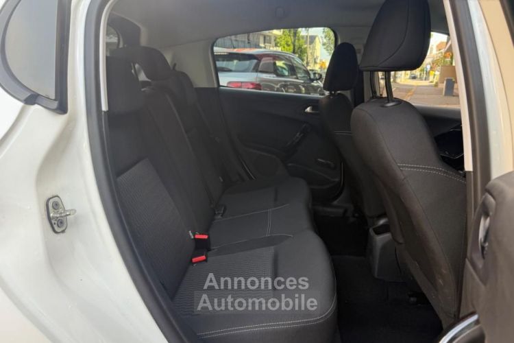 Peugeot 208 1.2 PURETECH 82ch STYLE - <small></small> 6.490 € <small>TTC</small> - #13