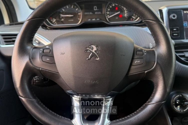 Peugeot 208 1.2 PURETECH 82ch STYLE - <small></small> 6.490 € <small>TTC</small> - #15