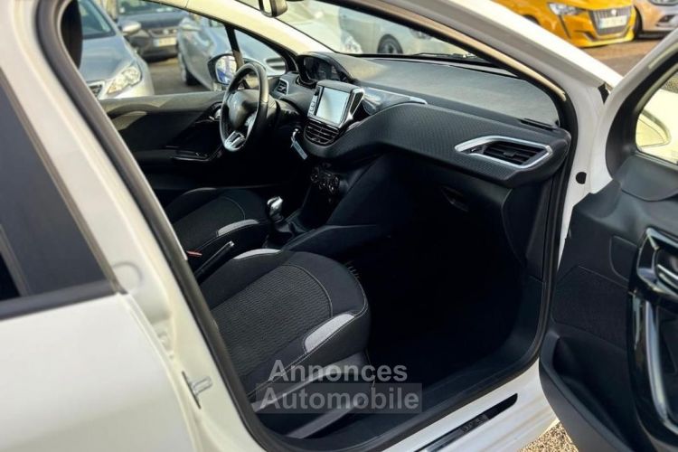 Peugeot 208 1.2 PURETECH 82CH STYLE 5P - <small></small> 6.990 € <small>TTC</small> - #4