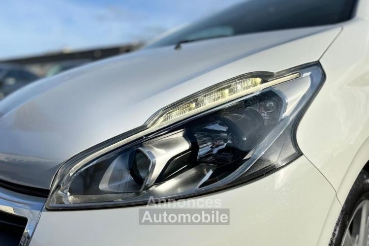 Peugeot 208 1.2 PURETECH 82CH STYLE 5P - <small></small> 6.990 € <small>TTC</small> - #8