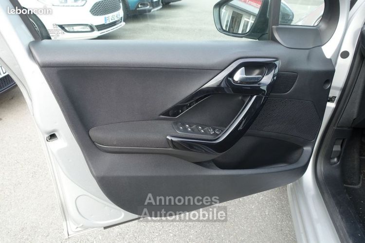 Peugeot 208 1.2 PURETECH 82CH TECH EDITION 5P - <small></small> 10.290 € <small>TTC</small> - #8