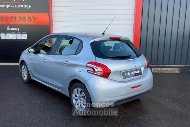 Peugeot 208 1.2 VTI 82 essence crit’air 1 moteur refait à neuf- Clim- gps écran tactile régulateur- fermeture centralisée garantie reprise - <small></small> 5.590 € <small>TTC</small> - #3