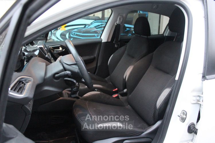 Peugeot 208 1.2 VTI 82 STYLE 5P - <small></small> 6.490 € <small>TTC</small> - #5