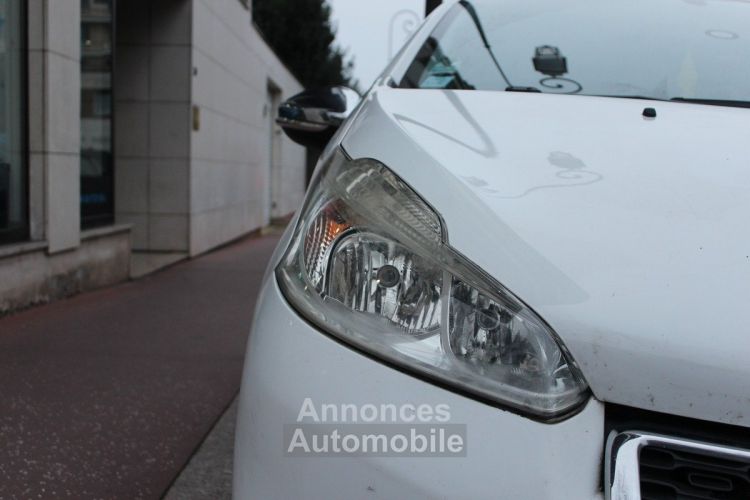 Peugeot 208 1.2 VTI 82 STYLE 5P - <small></small> 6.490 € <small>TTC</small> - #17