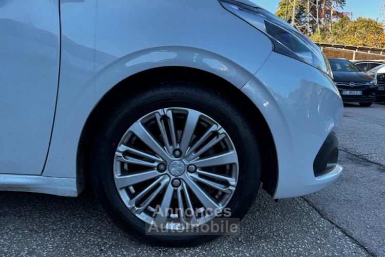 Peugeot 208 1.2i - 110 ch Allure - <small></small> 9.990 € <small>TTC</small> - #20