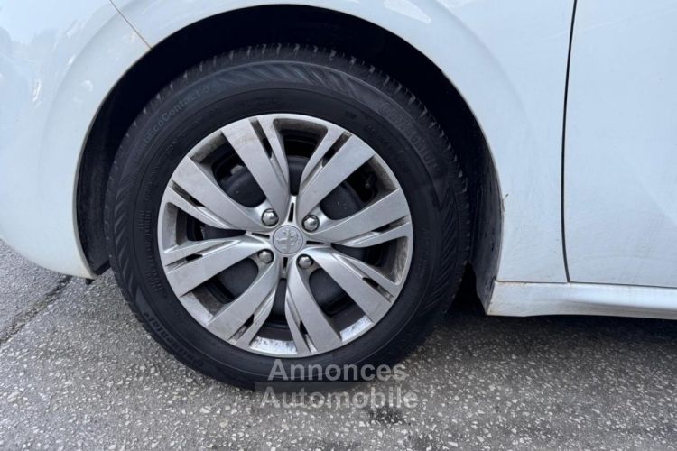 Peugeot 208 1.2i 12V - 82 ch style - <small></small> 9.990 € <small>TTC</small> - #19