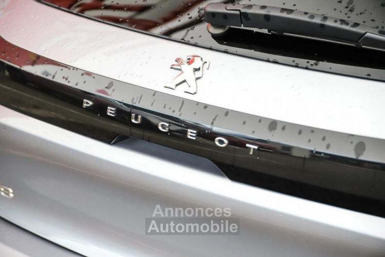 Peugeot 208 1.2i PureTech 100 Allure 1ERE MAIN CARPLAY CAMERA - <small></small> 13.970 € <small></small> - #22