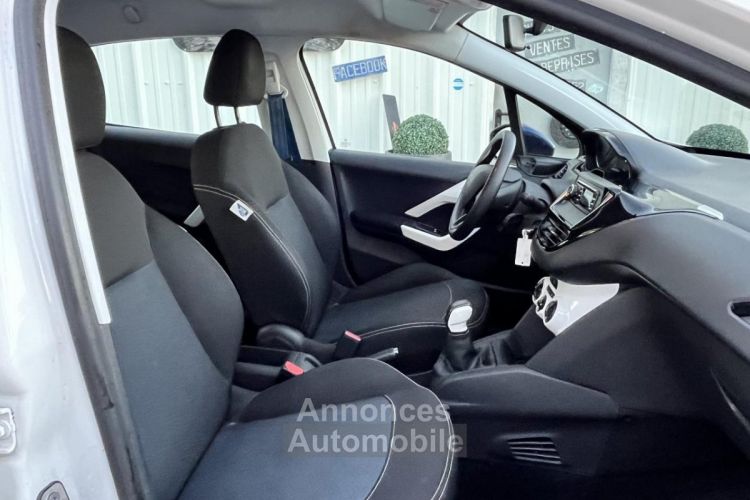 Peugeot 208 1.2i PureTech 12V - 68 BERLINE Like PHASE 2 - <small></small> 7.990 € <small>TTC</small> - #9