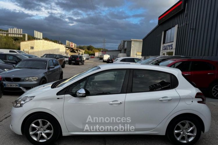 Peugeot 208 1.2i PureTech 12V - 82 BERLINE Style PHASE 1 - <small></small> 7.490 € <small>TTC</small> - #5