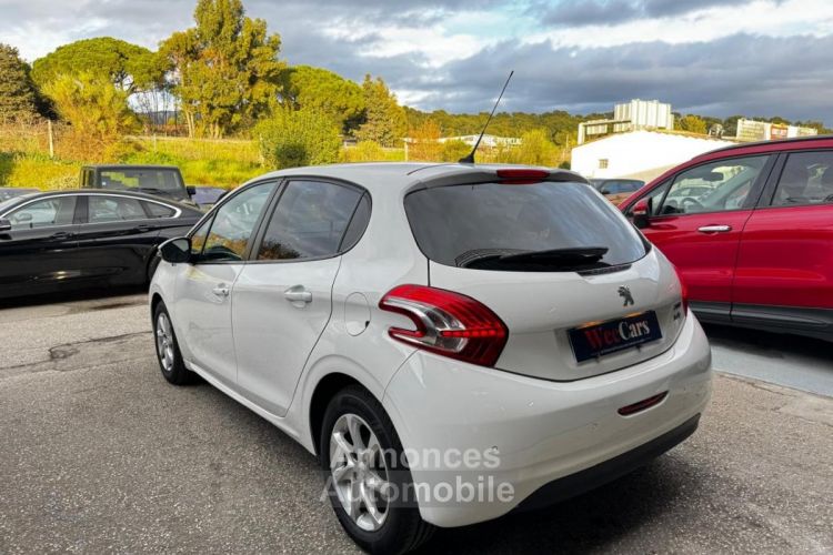 Peugeot 208 1.2i PureTech 12V - 82 BERLINE Style PHASE 1 - <small></small> 7.490 € <small>TTC</small> - #10