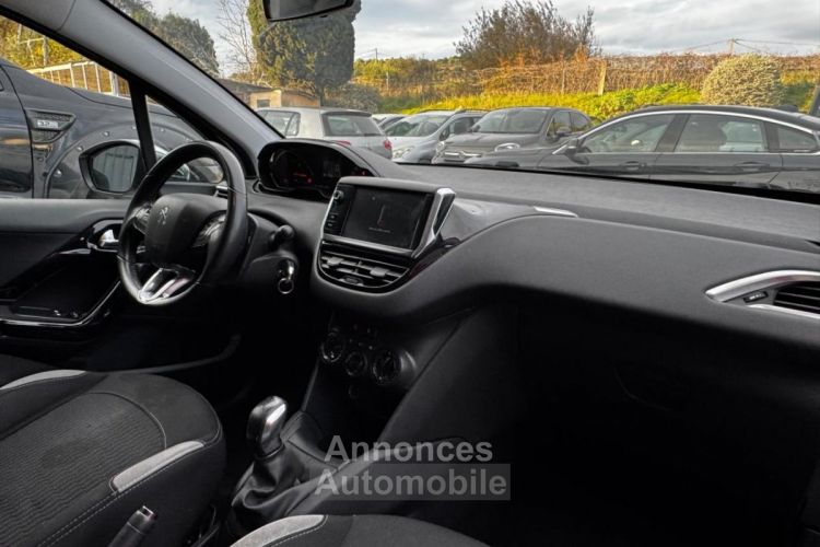 Peugeot 208 1.2i PureTech 12V - 82 BERLINE Style PHASE 1 - <small></small> 7.490 € <small>TTC</small> - #15