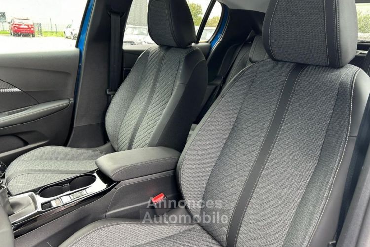 Peugeot 208 1.2i PureTech S&S 100CH Allure - CARPLAY / RADAR AV+AR / LOA 36 mois -296? - <small></small> 19.900 € <small></small> - #19