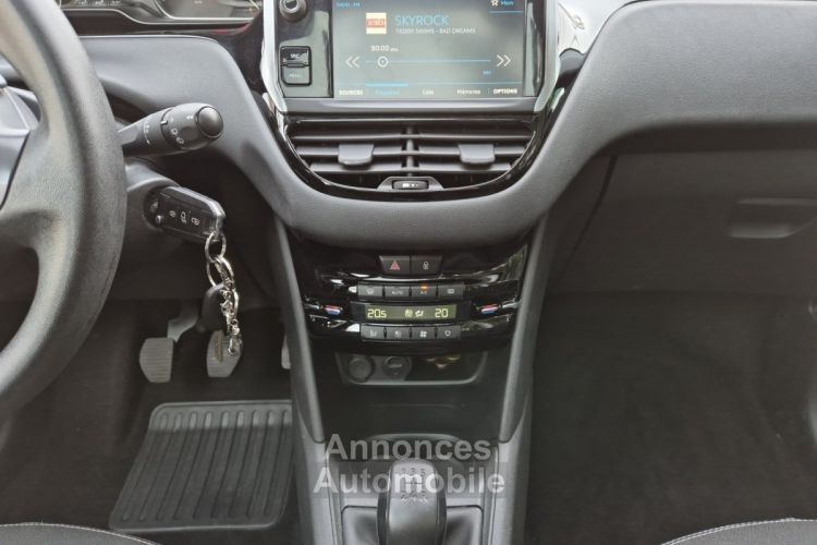 Peugeot 208 1.2VTI 82ch BVM5 ALLURE/CARPLAY/TOIT PANO/SIEGES CHAUFFANTS/COURROIE NEUVE/GARANTIE 12 MOIS - <small></small> 8.480 € <small>TTC</small> - #12