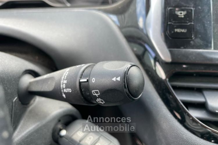 Peugeot 208 1.4 VTI 95ch ALLURE GPS JANTES 17 - <small></small> 7.981 € <small>TTC</small> - #15