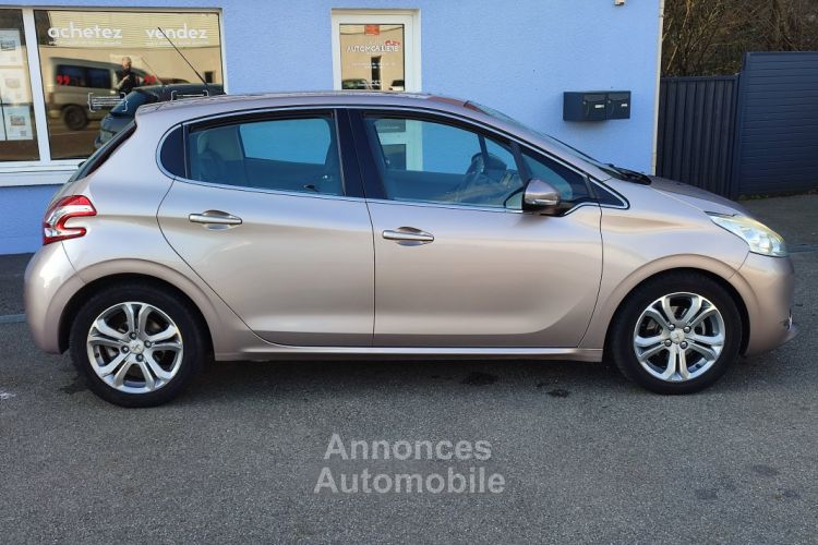 Peugeot 208 1.6 e-HDI 92 Allure - <small></small> 8.490 € <small>TTC</small> - #8