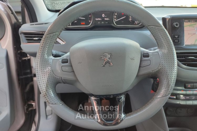 Peugeot 208 1.6 e-HDI 92 Allure - <small></small> 8.490 € <small>TTC</small> - #32