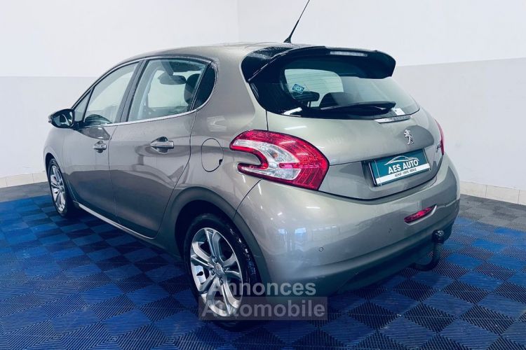 Peugeot 208 1.6 e-HDi 92ch Allure - <small></small> 6.490 € <small>TTC</small> - #2