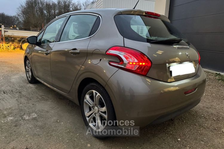 Peugeot 208 1.6 e-HDi 92ch BVM5 Allure - <small></small> 7.990 € <small>TTC</small> - #2