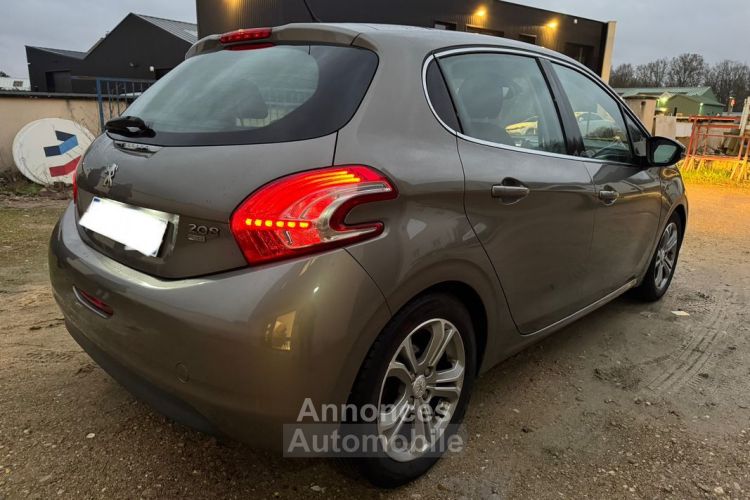 Peugeot 208 1.6 e-HDi 92ch BVM5 Allure - <small></small> 7.990 € <small>TTC</small> - #3