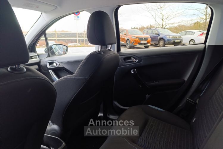 Peugeot 208 1.6 HDi 115 cv ALLURE - <small></small> 7.990 € <small>TTC</small> - #15