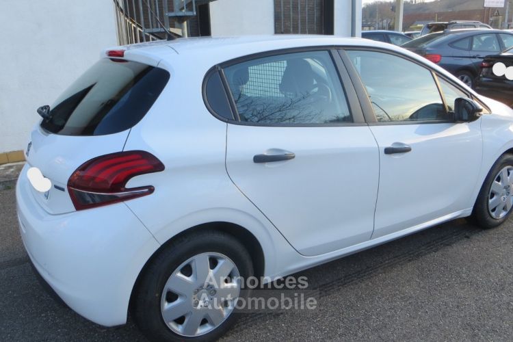 Peugeot 208 1.6 HDI 75 Cv BLUEHDI . 61000 KM ,1 ère Main 2 Places 5 Portes - <small></small> 6.000 € <small></small> - #4