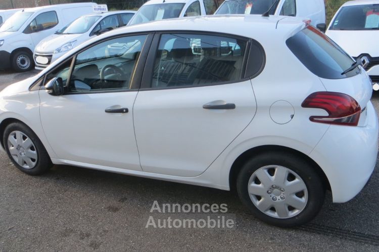 Peugeot 208 1.6 HDI 75 Cv BLUEHDI . 61000 KM ,1 ère Main 2 Places 5 Portes - <small></small> 6.000 € <small></small> - #6