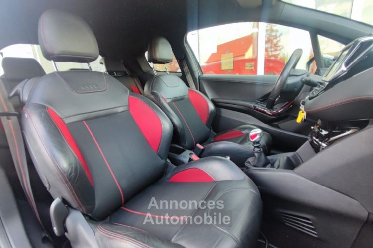 Peugeot 208 1.6 THP 208ch GTi S&S 3p (CarPlay, Régulateur, Hifi JBL) - <small></small> 11.990 € <small>TTC</small> - #11