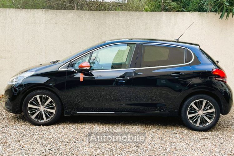 Peugeot 208 (2) 1.2 PURETECH 110 S&S ROLAND GARROS 5P *DISTRIBUTION A JOUR* - <small></small> 7.990 € <small>TTC</small> - #7