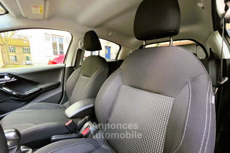 Peugeot 208 (2) 1.2 PURETECH 82 TECH EDITION 5P *1ERE MAIN, ENTRETIEN EXCLUSIF PEUGEOT* - <small></small> 9.990 € <small>TTC</small> - #32