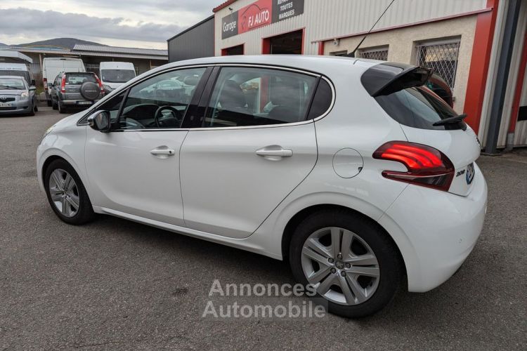 Peugeot 208 allure 1.6 hdi 100 ch, gps, radar de recul - <small></small> 10.990 € <small>TTC</small> - #2