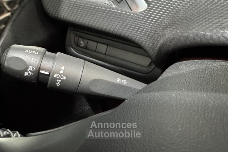 Peugeot 208 Allure 82ch 1.2 BVM5 Courroie Distribution OK Radar AR Clim auto Apple Carplay - <small></small> 7.990 € <small>TTC</small> - #12