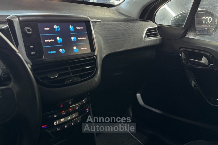 Peugeot 208 Allure 82ch 1.2 BVM5 Courroie Distribution OK Radar AR Clim auto Apple Carplay - <small></small> 7.990 € <small>TTC</small> - #18