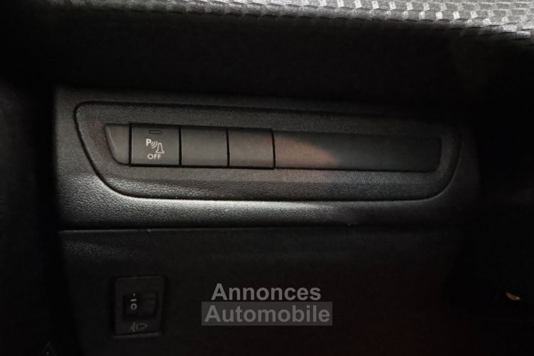 Peugeot 208 Allure 82ch 1.2 BVM5 Courroie Distribution OK Radar AR Clim auto Apple Carplay - <small></small> 7.990 € <small>TTC</small> - #20