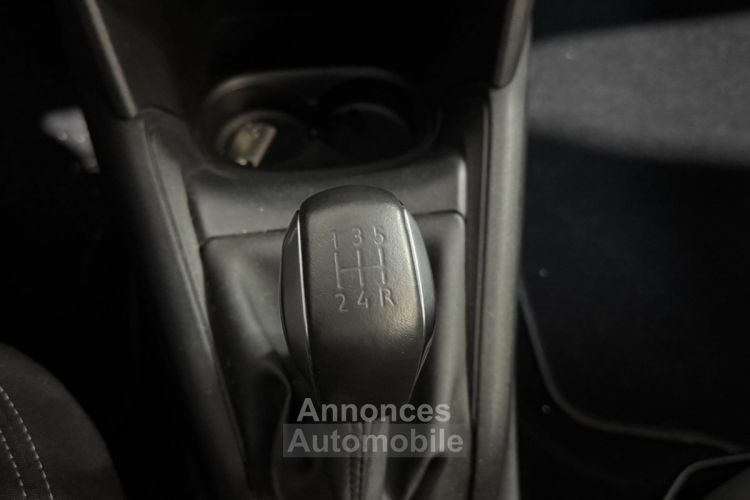 Peugeot 208 Allure 82ch 1.2 BVM5 Courroie Distribution OK Radar AR Clim auto Apple Carplay - <small></small> 7.990 € <small>TTC</small> - #22