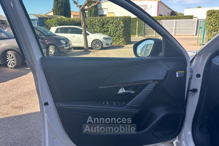 Peugeot 208 Electrique 50 kWh 136ch GT + CAM 360 + RÉGULATEUR + KEYLESS - <small></small> 20.490 € <small>TTC</small> - #24