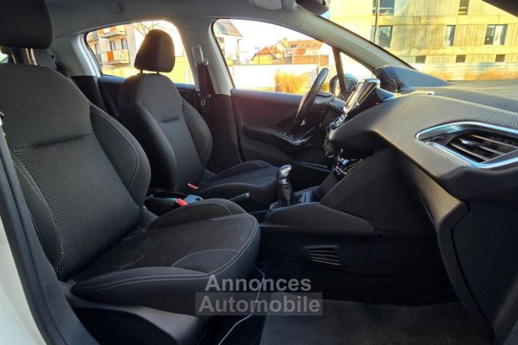 Peugeot 208 GENERATION-I 1.2 110 ch ALLURE START-STOP GPS GARANTIE 6 MOIS - <small></small> 7.290 € <small>TTC</small> - #14