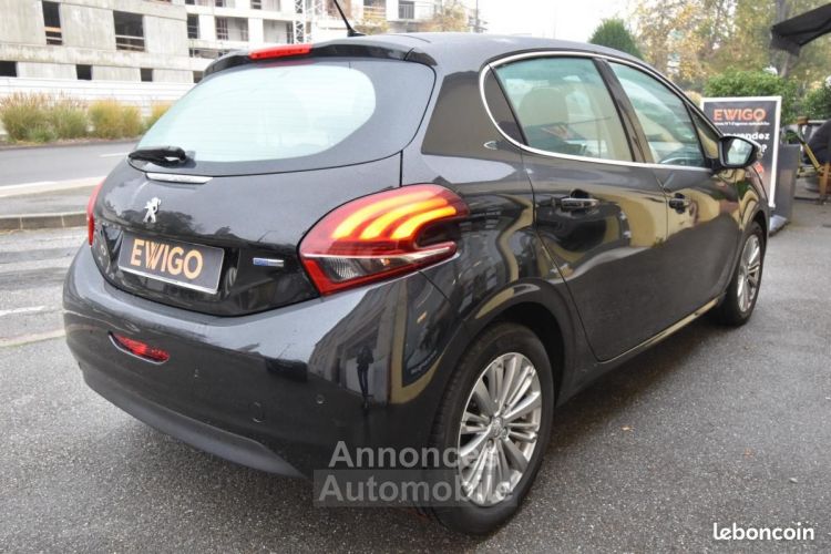 Peugeot 208 GENERATION-I 1.2 80 ch ALLURE GARANTIE 6 MOIS - <small></small> 7.989 € <small>TTC</small> - #7