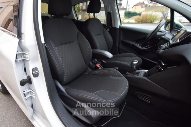 Peugeot 208 GENERATION-I 1.2 82 ch ALLURE GARANTIE 6 MOIS - <small></small> 8.990 € <small>TTC</small> - #12