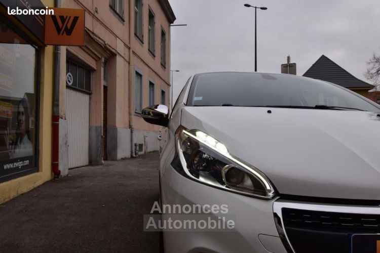 Peugeot 208 GENERATION-I 1.2 82 ch ALLURE GARANTIE 6 MOIS - <small></small> 8.990 € <small>TTC</small> - #20